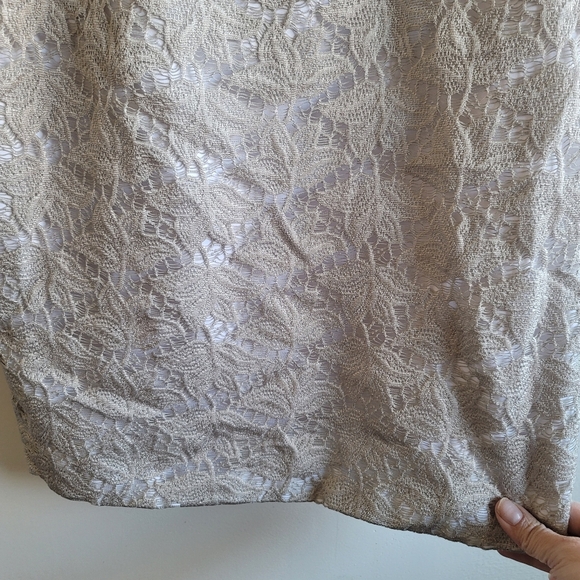 Black Halo, Jackie‎ O Chantilly Lace Sheath Mini Dress, Light Taupe, Size 10 - Picture 8 of 10